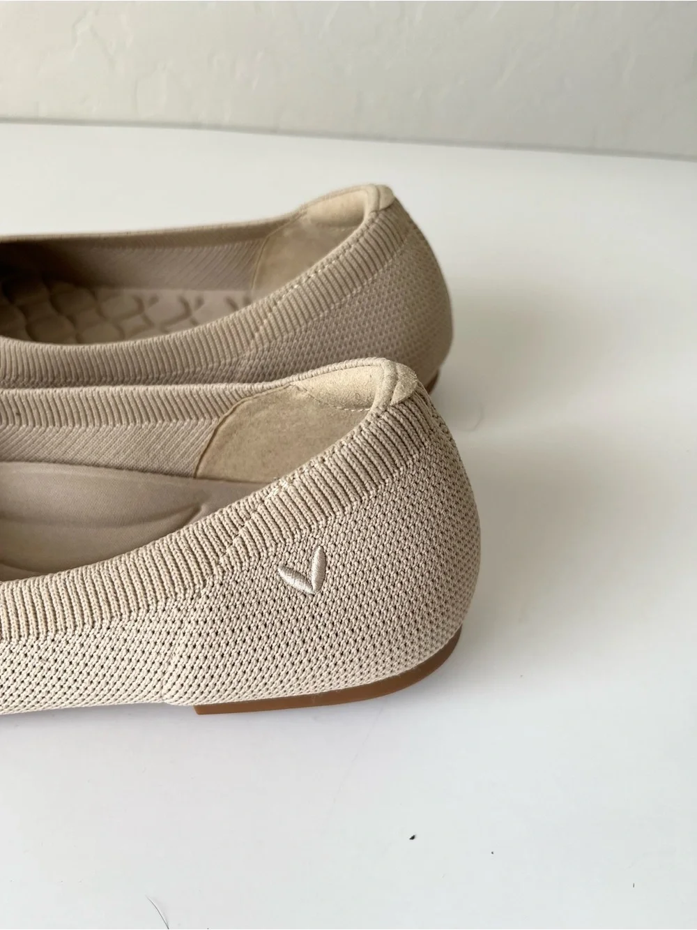 Vivaia Claire Round Toe Woven Knit Flats Cream Tan Size 41